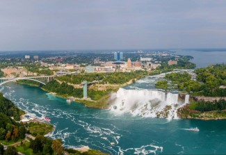 Trải nghiệm ngồi du thuyền vào lòng thác Niagara